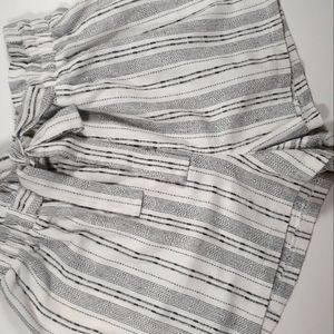 Sienna Sky Shorts Size L